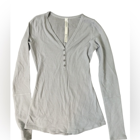 lululemon athletica Gray Long Sleeve Tee - Picture 3 of 8